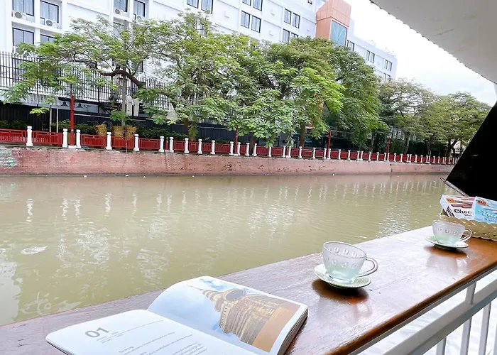 Lively And Cozy Canal House ,entire House * Bangkok